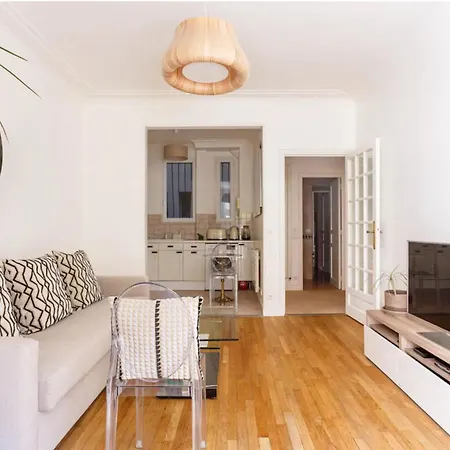 Apartment Champs-elysees/president Palace.terrace & Parking *